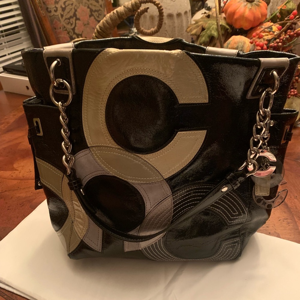 Like new limited coach handbag, an eye catcher.